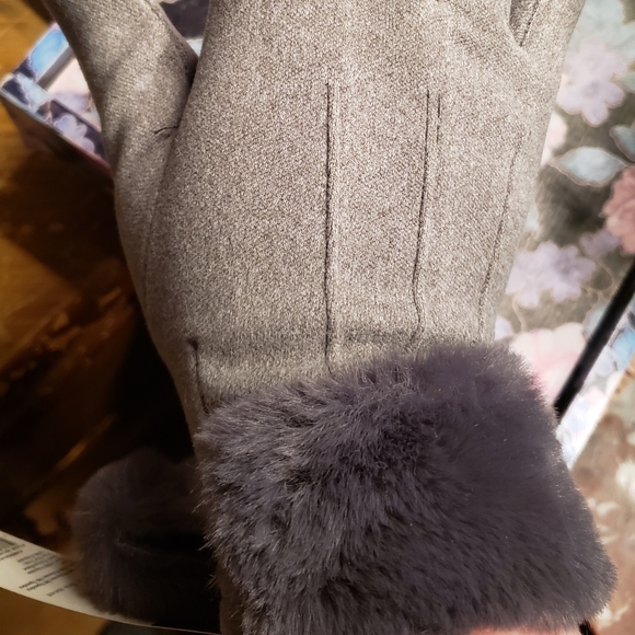 Beige, Fleece smart phone friendly, socialite gloves with faux fur cuff- SO SOFT - Picture 2 of 5